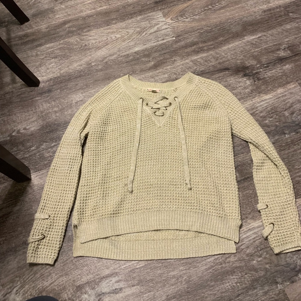 Women’s medium knitted sweater